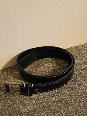 Coach Women's  Black Leather Belt with Contrast Stitching